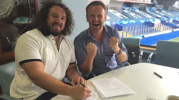 Adam Jones signs for Cardiff Blues