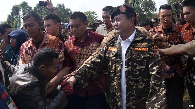 Indonesian presidential candidate Prabowo Subianto shakes hands with a supporter as he campaigns in Mojokerto, in eastern Java island on 24 June, 2014