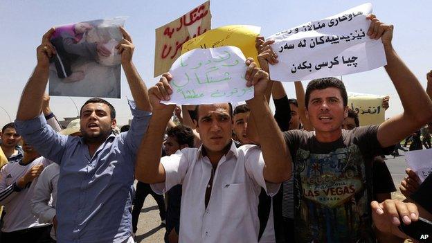 Iraqis from the Yazidi community in front of UN headquarters in Irbil, Iraq