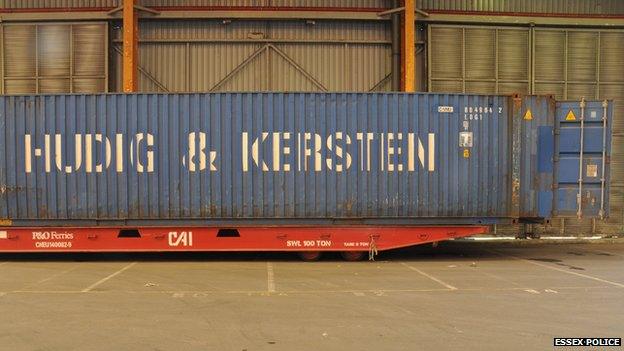 Container group of migrants was found in at Tilbury docks