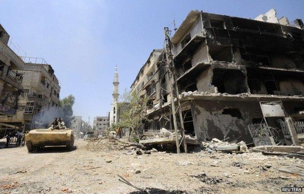 Forces loyal to President Bashar al-Assad patrol the Damascus suburb of Mleha in a tank (15 August 2014)