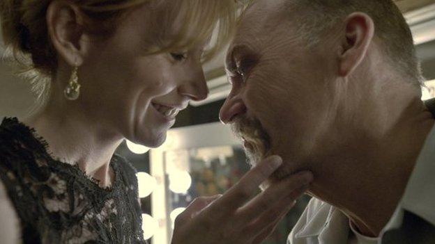 Amy Ryan and Michael Keaton in Birdman