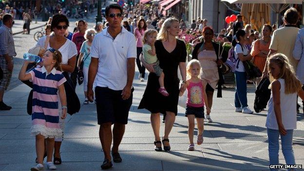 Shoppers in downtown Oslo