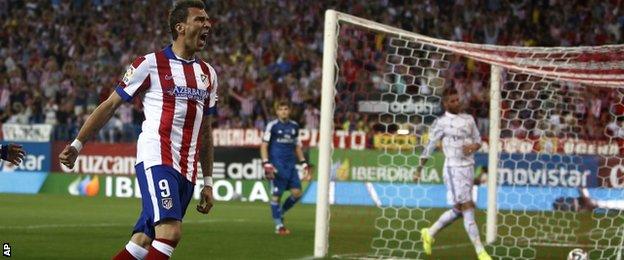 Mario Mandzukic scores for Atletico