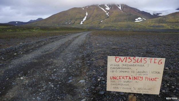 Warning sign on the road to the Bardarbunga volcano (20 August)