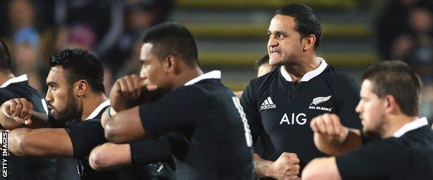 Piri Weepu leads a haka for New Zealand in 2013