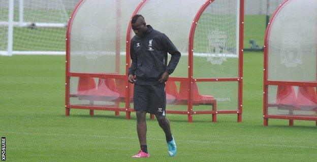 Balotelli trains at Melwood in Liverpool kit