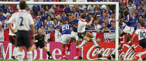 Frank Lampard plays for England at Euro 2004