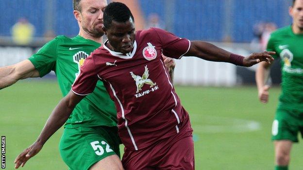 Wakaso Mubarak playing for Rubin Kazan