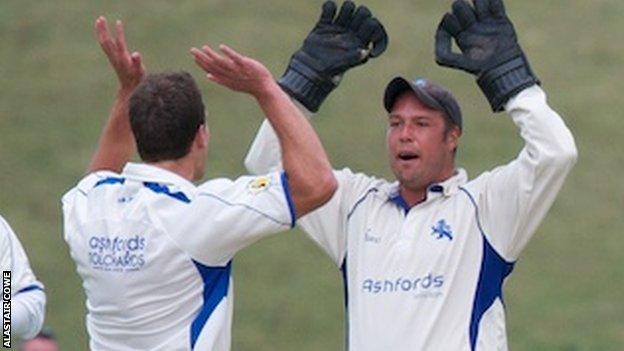 Devon celebrate taking an Oxfordshire wicket