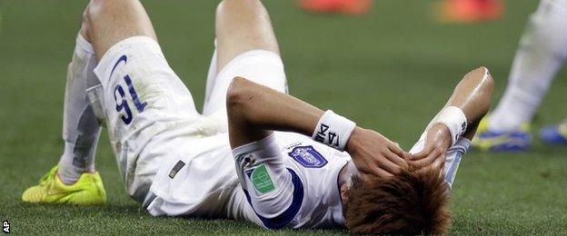 Devastated Ki Sung-yueng lies on the ground