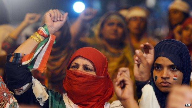 Supporters of Canada-based preacher Tahir-ul-Qadri shout anti-government slogans during a protest in front of the Parliament in Islamabad (28 August 2014)