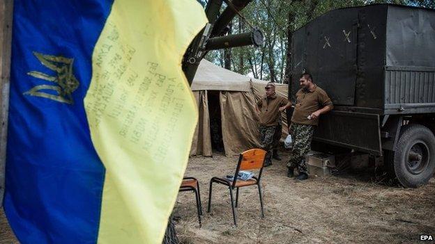 Ukrainian servicemen rest at their military camp near the eastern Ukrainian city of Debalcevo, in Ukraine, 29 August 2014