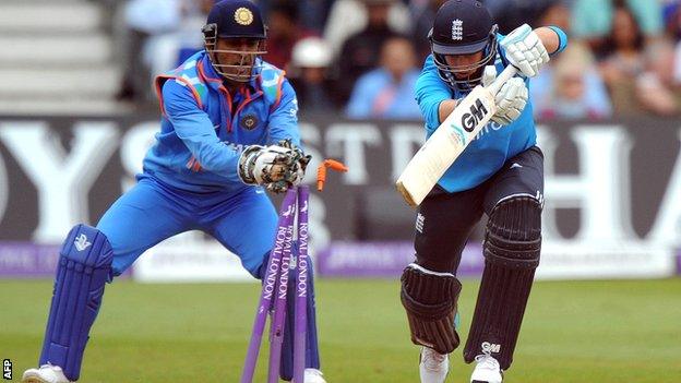 Joe Root is stumped by India captain Mahendra Dhoni