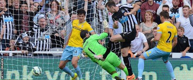 Mike Williamson puts Newcastle 3-2 ahead