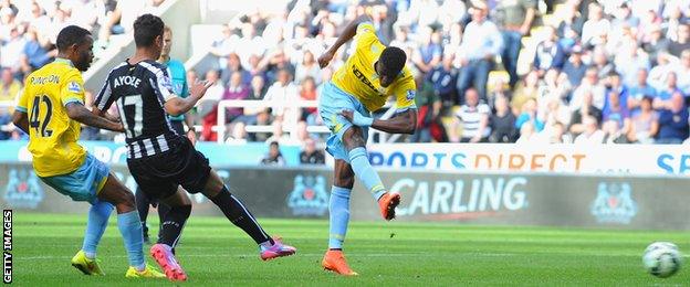 Wilfried Zaha scores to earn Crystal Palace a point