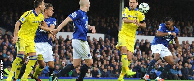 Samuel Eto'o scores for Everton