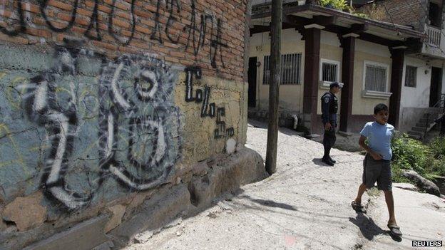 A child walks through Mara 18 territory in Tegucigalpa 23 May 2014