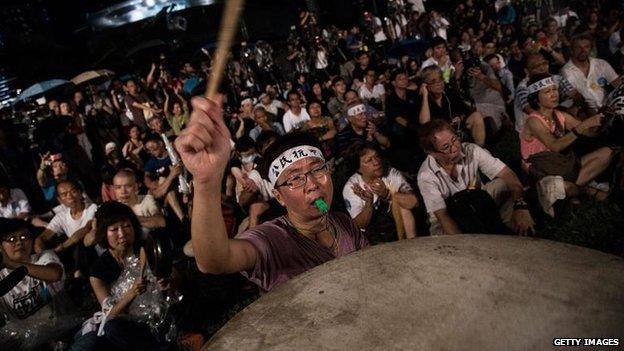 Occupy Central protesters show their anger outside the Central Government Offices, 31 Aug