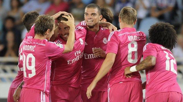 The Real Madrid players celebrate Sergio Ramos' goal