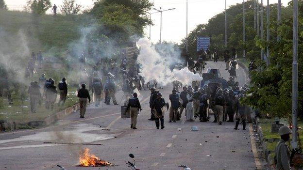 Police fire tear gas to disperse supporters of Pakistani Muslim cleric Tahirul Qadri and opposition politician Imran Khan during an anti-government protest in Islamabad, Pakistan, 01 September 2014.