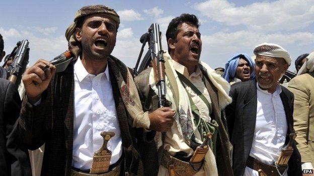 Tribesmen loyal to Houthi rebels attend an anti-government gathering in the northern outskirts of Sanaa (2 September 2014)