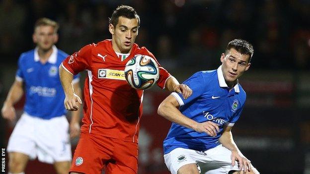 David McDaid and Stephen Lowry in action at Solitude