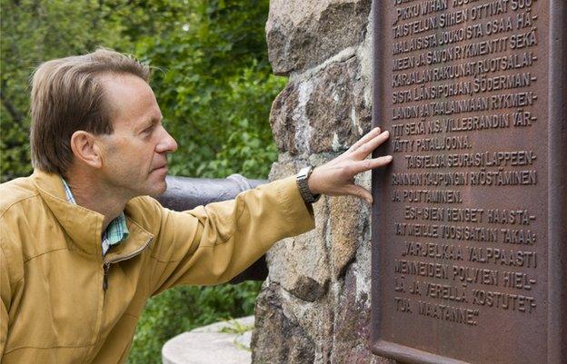 Markku Heinonen at monument to Battle of Lappeenranta