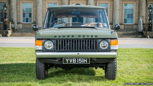 First production Range Rover auctioned off - BBC News