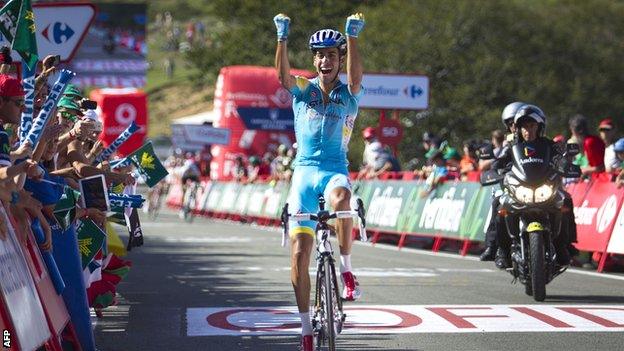 Fabio Aru wins stage 11