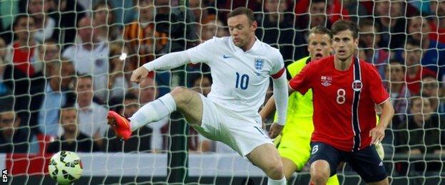 England striker Wayne Rooney (left)