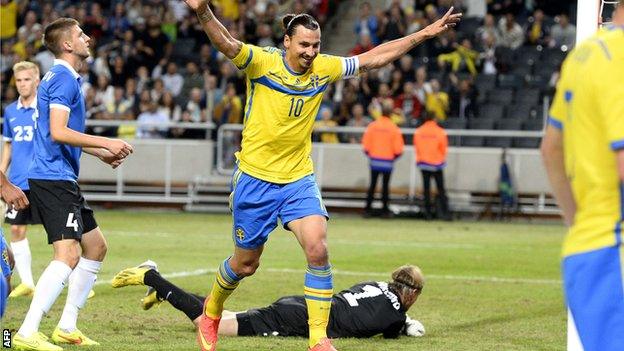 Sweden striker Zlatan Ibrahimovic (centre)