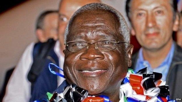 The leader of Mozambique's armed opposition party Renamo Afonso Dhlakama arrives at Maputo airport 04 September 2014.