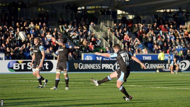 Stuart Hogg converts a penalty for Glasgow Warriors against Leinster