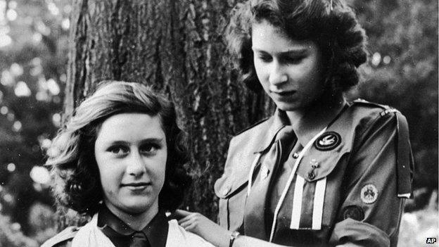 Princess Margaret and the Queen in August 1943