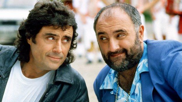 Ian McShane as Lovejoy and Alexei Sayle as Freddie 'The Phone' Reeve