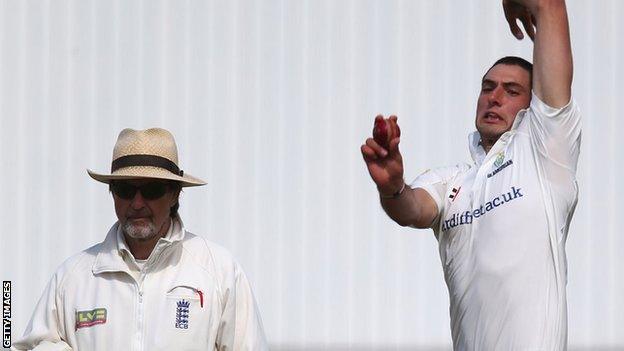 Mike Reed bowls for Glamorgan