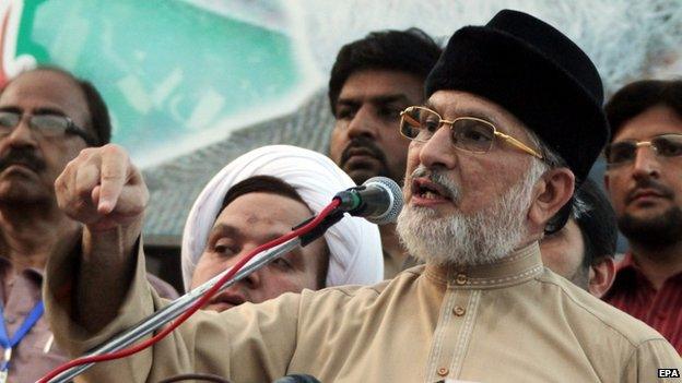 Pakistani Muslim cleric Tahirul Qadri (C) speaks to supporters during an anti-government protest in Islamabad, Pakistan, 07 September 2014.