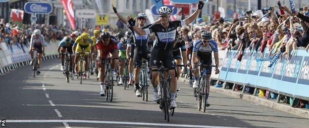 Mark Renshaw celebrates after winning the second stage