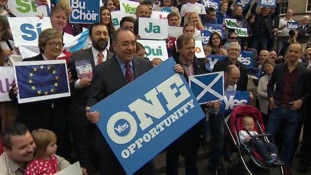 Alex Salmond with Yes supporters