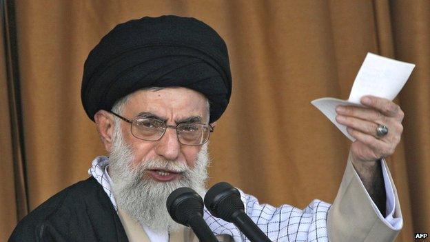 Ayatollah Ali Khamenei giving a speech in 2006