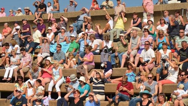 Crowds wave to pilots