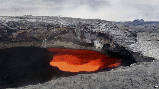 US Geological Survey shows a fluid lava stream within the main tube of the June 27 lava flow from the Kilauea volcano Pahoa, Hawaii 12 August 2014