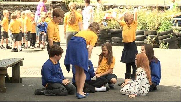 Schoolchildren outisde Bunscoill Ghaelgagh