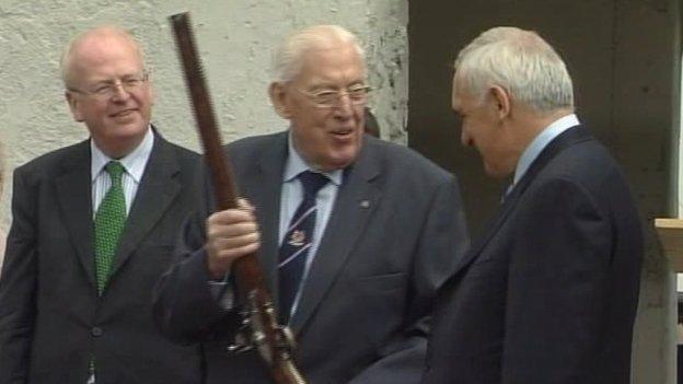 Bertie Ahern presented Ian Paisley with a musket at the site of the Battle of the Boyne