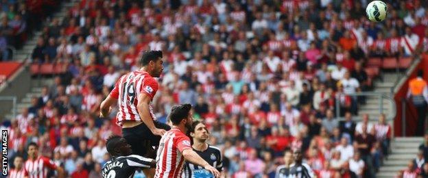 Graziano Pelle of Southampton (19) scores their first goal