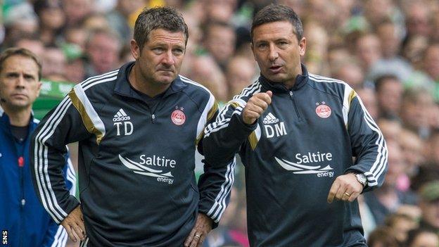 Aberdeen manager Derek McInnes confers with assistant Tommy Docherty (left)