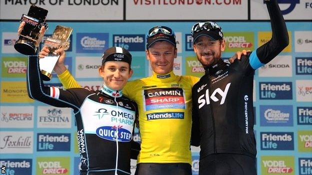 Dylan van Baarle flanked by Michal Kwiatkowski and Bradley Wiggins