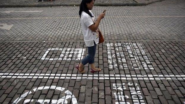 Picture of mobile phone pavements in Chongqing