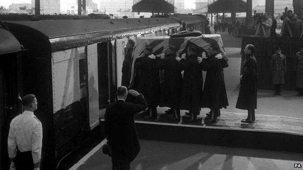 Winston Churchill's coffin is carried on to the carriage